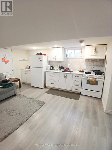 Lower Unit - 6560 Leeming Street, Niagara Falls (Hospital), ON - Indoor Photo Showing Kitchen