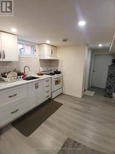 Lower Unit - 6560 Leeming Street, Niagara Falls (Hospital), ON - Indoor Photo Showing Kitchen