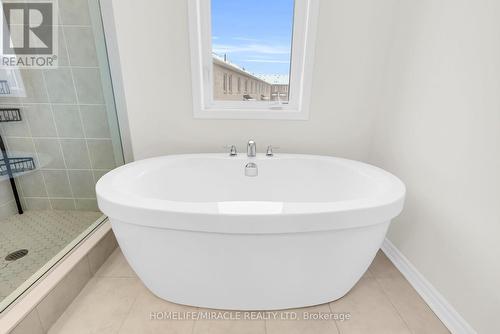 1344 Rose Way, Milton, ON - Indoor Photo Showing Bathroom