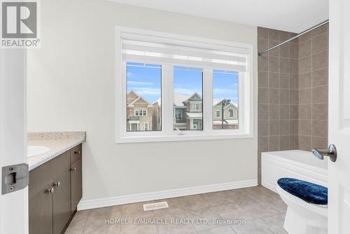 1344 Rose Way, Milton, ON - Indoor Photo Showing Bathroom