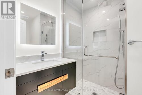 1344 Rose Way, Milton, ON - Indoor Photo Showing Bathroom