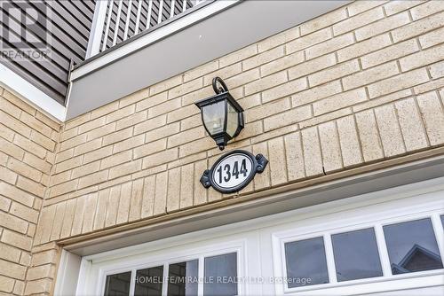 1344 Rose Way, Milton, ON - Outdoor