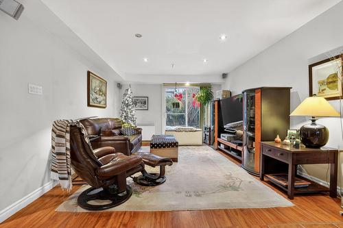 Salle familiale - 1800 Rue Thierry, Brossard, QC - Indoor