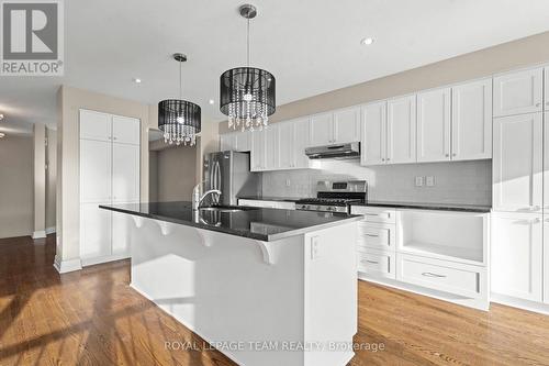 165 Woodhurst Crescent, Ottawa, ON - Indoor Photo Showing Kitchen With Stainless Steel Kitchen With Upgraded Kitchen