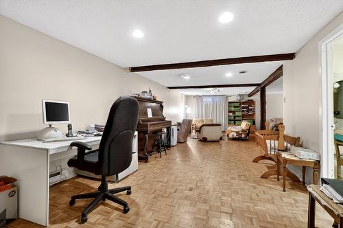 Family room - 6520 Av. Des Perruches, Laval (Sainte-Rose), QC - Indoor Photo Showing Office