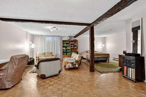 Family room - 6520 Av. Des Perruches, Laval (Sainte-Rose), QC - Indoor