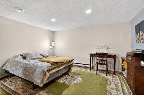 Office - 6520 Av. Des Perruches, Laval (Sainte-Rose), QC - Indoor Photo Showing Bedroom