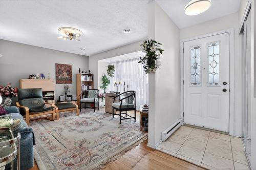 Living room - 6520 Av. Des Perruches, Laval (Sainte-Rose), QC - Indoor