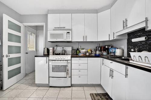 Kitchen - 6520 Av. Des Perruches, Laval (Sainte-Rose), QC - Indoor Photo Showing Kitchen With Double Sink
