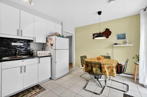 Kitchen - 6520 Av. Des Perruches, Laval (Sainte-Rose), QC - Indoor Photo Showing Kitchen With Double Sink