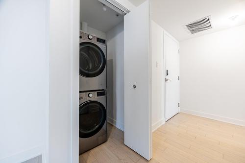 Salle de lavage - 1612-60 Rue De L'Éclipse, Brossard, QC - Indoor Photo Showing Laundry Room