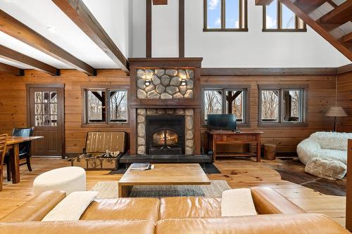 Salon - 515  - 517 Crois. De La Coulée, Lac-Supérieur, QC - Indoor Photo Showing Living Room With Fireplace