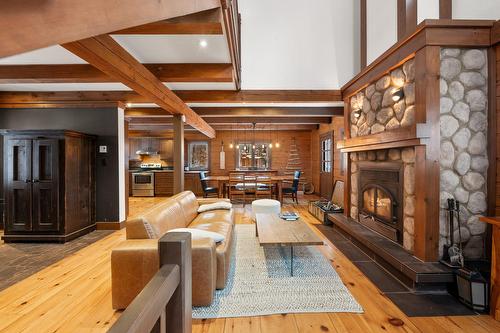 Salon - 515  - 517 Crois. De La Coulée, Lac-Supérieur, QC - Indoor With Fireplace
