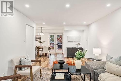 12 Bayside Private, Ottawa, ON - Indoor Photo Showing Living Room