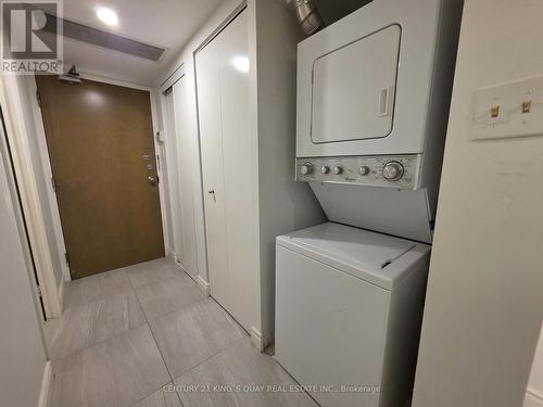 2513 - 1001 Bay Street, Toronto, ON - Indoor Photo Showing Laundry Room