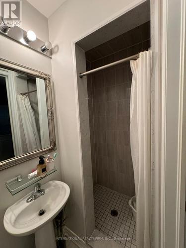 12 Waterstone Way, Whitby, ON - Indoor Photo Showing Bathroom