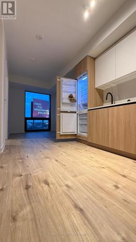 609 - 35 Parliament Street, Toronto, ON - Indoor