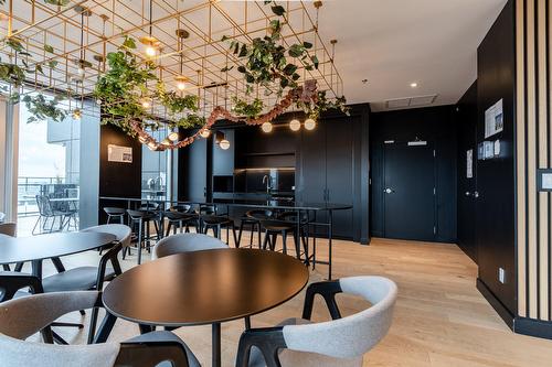 Salle communautaire - 809-2300 Rue Tupper, Montréal (Ville-Marie), QC - Indoor Photo Showing Dining Room