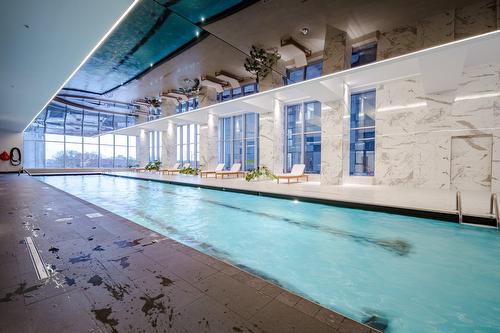 Piscine - 809-2300 Rue Tupper, Montréal (Ville-Marie), QC - Indoor Photo Showing Other Room With In Ground Pool