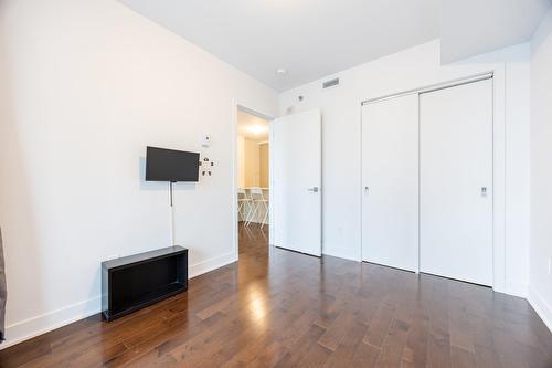 Chambre à coucher - 809-2300 Rue Tupper, Montréal (Ville-Marie), QC - Indoor Photo Showing Other Room