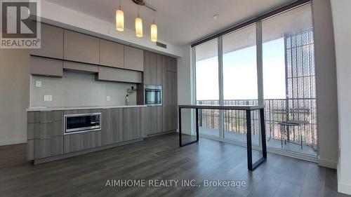 3111 - 8 Eglinton Avenue E, Toronto, ON - Indoor