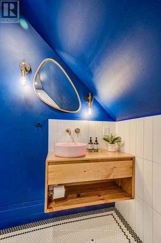 350 Queen Street S, Kitchener, ON - Indoor Photo Showing Bathroom