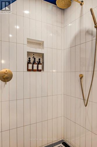 350 Queen Street S, Kitchener, ON - Indoor Photo Showing Bathroom