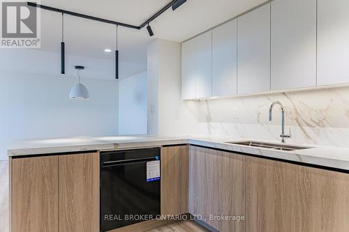 Kitchen - 1503 - 3131 Bridletowne Circle, Toronto, ON - Indoor Photo Showing Kitchen With Double Sink With Upgraded Kitchen