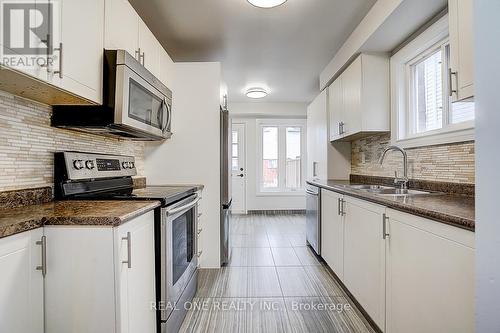 21 - 1485 Torrington Drive, Mississauga, ON - Indoor Photo Showing Kitchen With Double Sink With Upgraded Kitchen