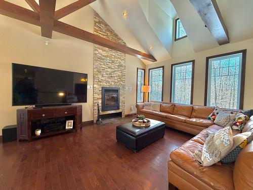 Living room - 48 Rue De München, Brownsburg-Chatham, QC - Indoor Photo Showing Living Room With Fireplace