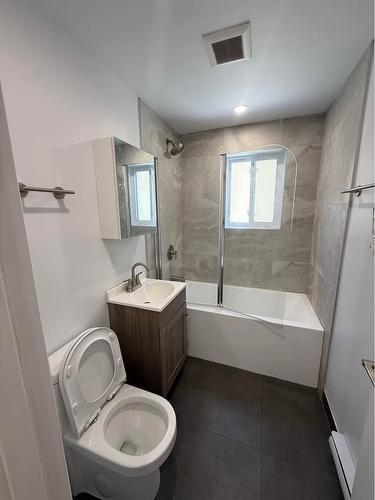 Bathroom - 2-7535 Boul. De L'Acadie, Montréal (Villeray/Saint-Michel/Parc-Extension), QC - Indoor Photo Showing Bathroom