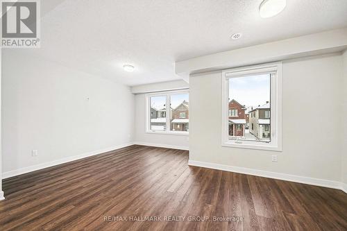 Living room - 2426 Watercolours Way, Ottawa, ON - Indoor Photo Showing Other Room