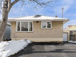 UPPER - 708 CARNEGIE AVENUE N  Oshawa, ON L1G 4R6