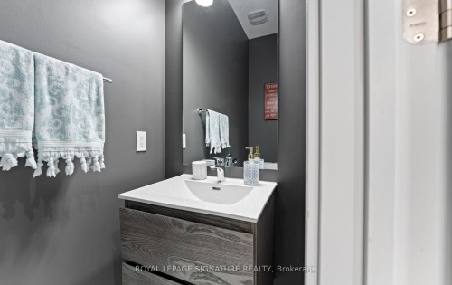 29 Sikura Circle, Aurora, ON - Indoor Photo Showing Bathroom