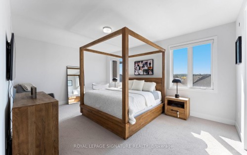 29 Sikura Circle, Aurora, ON - Indoor Photo Showing Bedroom