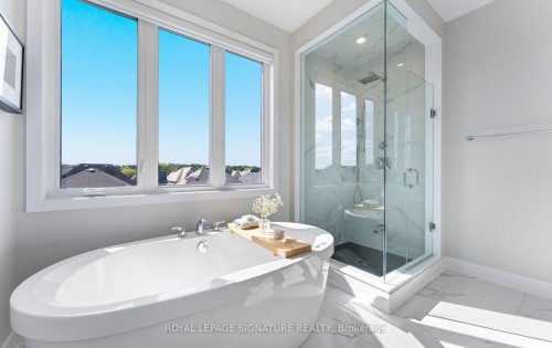 29 Sikura Circle, Aurora, ON - Indoor Photo Showing Bathroom