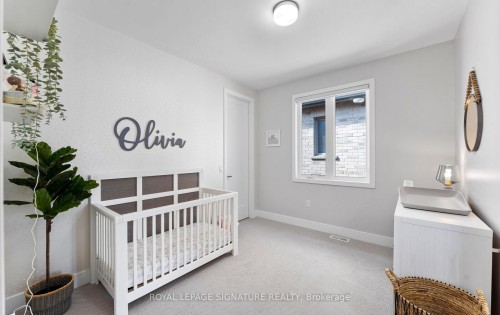 29 Sikura Circle, Aurora, ON - Indoor Photo Showing Bedroom