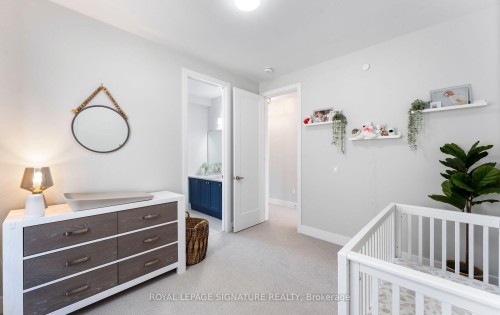 29 Sikura Circle, Aurora, ON - Indoor Photo Showing Bedroom