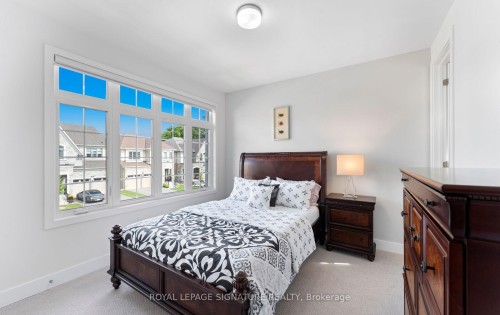 29 Sikura Circle, Aurora, ON - Indoor Photo Showing Bedroom