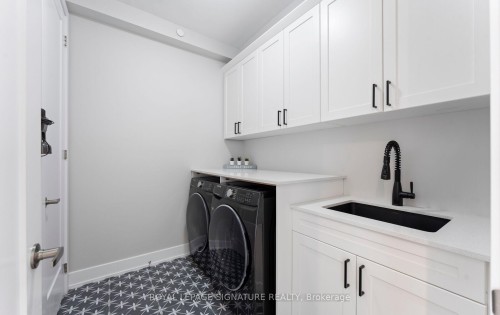 29 Sikura Circle, Aurora, ON - Indoor Photo Showing Laundry Room