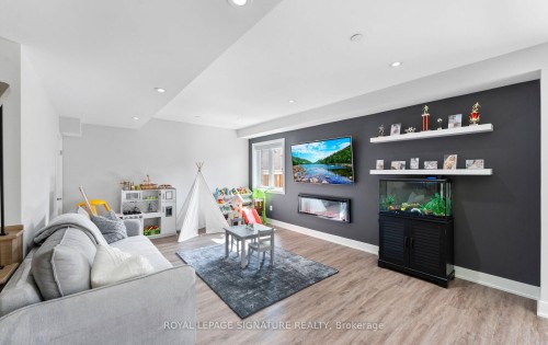 29 Sikura Circle, Aurora, ON - Indoor