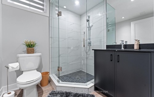 29 Sikura Circle, Aurora, ON - Indoor Photo Showing Bathroom