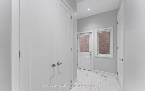 29 Sikura Circle, Aurora, ON - Indoor Photo Showing Other Room