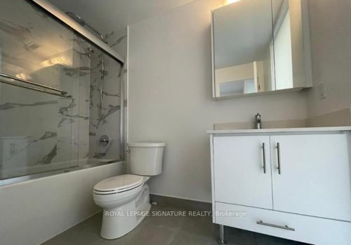 1104-95 Oneida Crescent, Richmond Hill, ON - Indoor Photo Showing Bathroom