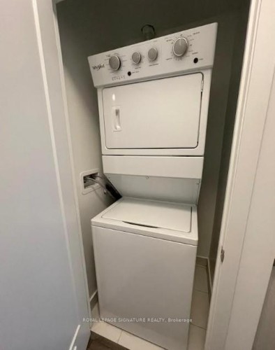 1104-95 Oneida Crescent, Richmond Hill, ON - Indoor Photo Showing Laundry Room