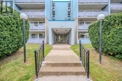 511 - 105 Conroy Crescent, Guelph (Dovercliffe Park/Old University), ON - Outdoor With Balcony