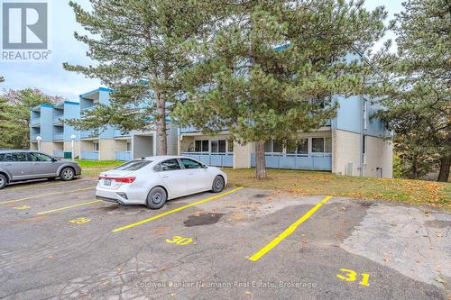 511 - 105 Conroy Crescent, Guelph (Dovercliffe Park/Old University), ON - Outdoor