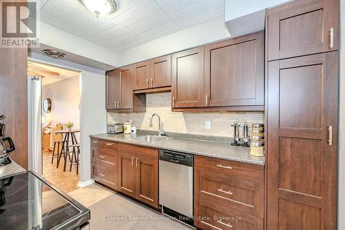511 - 105 Conroy Crescent, Guelph (Dovercliffe Park/Old University), ON - Indoor Photo Showing Kitchen