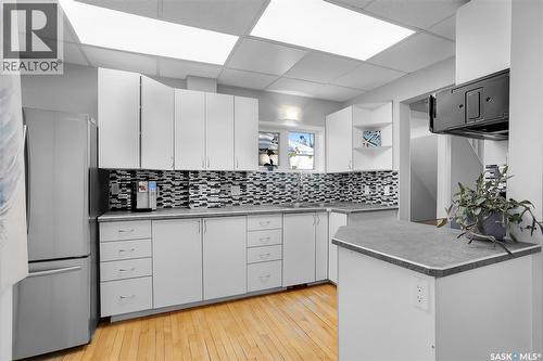 235 J Avenue N, Saskatoon, SK - Indoor Photo Showing Kitchen