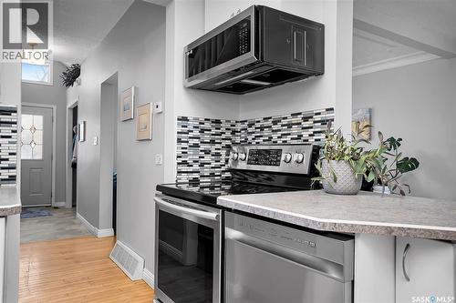 235 J Avenue N, Saskatoon, SK - Indoor Photo Showing Kitchen
